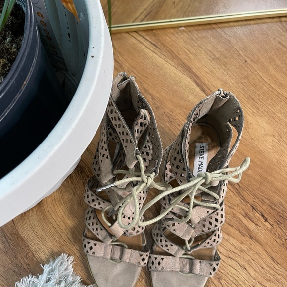 Size 8 tie up leather upper Steve Madden open toe shoes - Picture 2 of 4